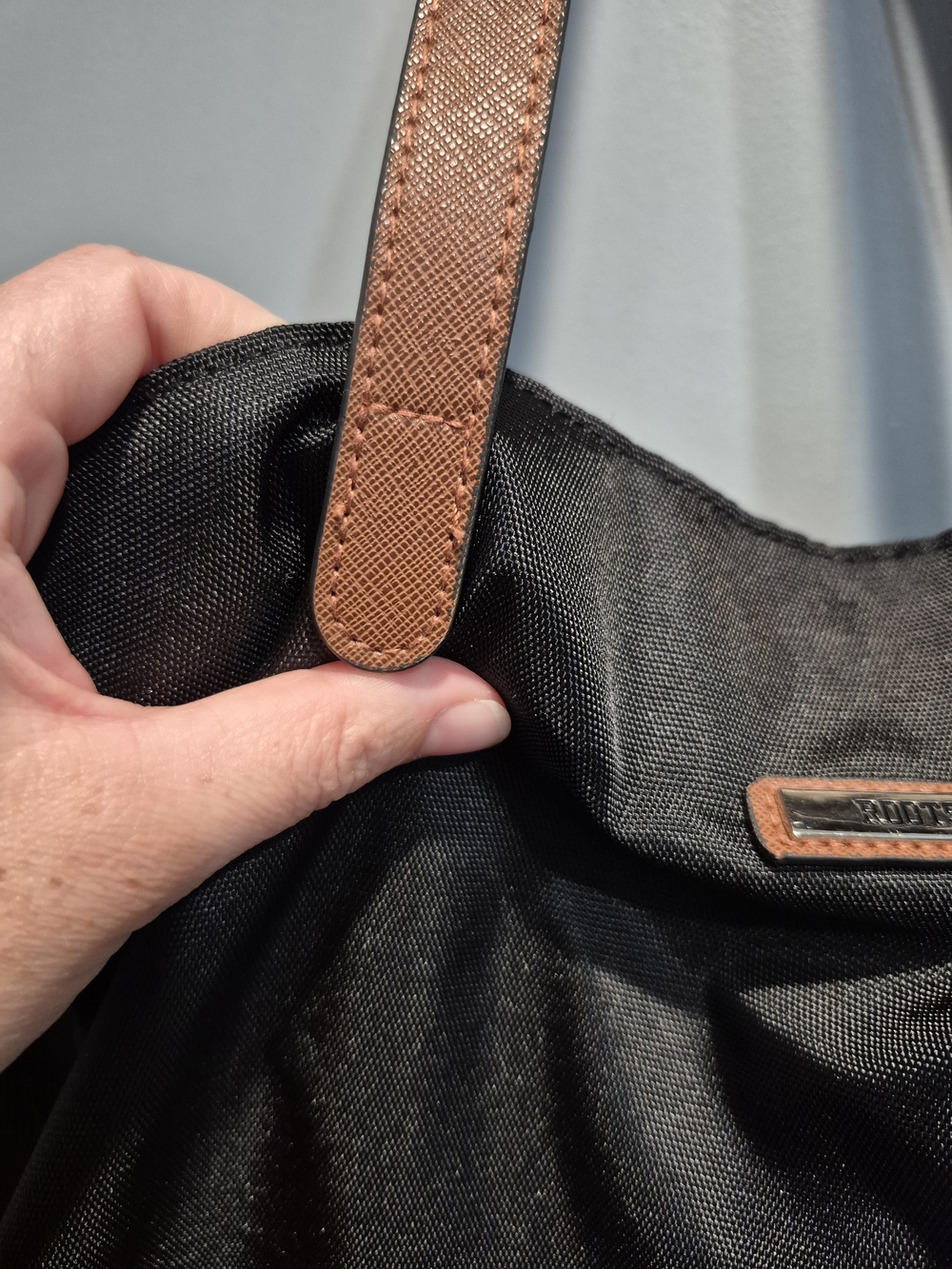 Roots Nylon Water Resistant Black Tote Bag Brown Leather Straps 3 Compartments - Picture 5 of 17